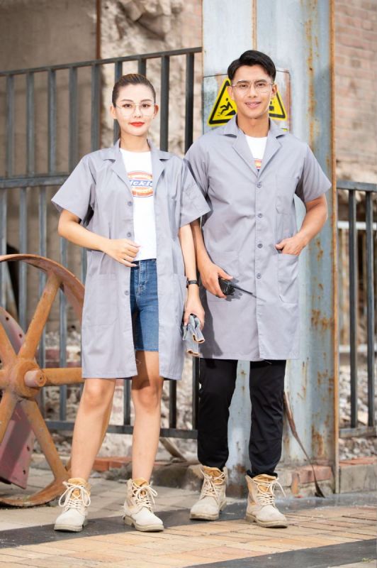 滌棉細(xì)斜紋全色短袖大褂